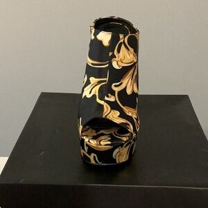 Liliana Black and Gold Platform Shoes